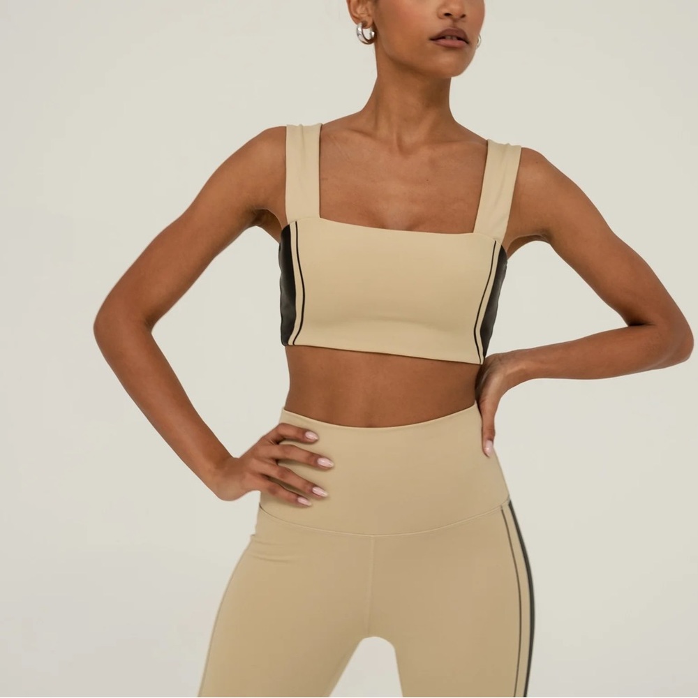 WEWOREWHAT Hourglass Colorblock Workout Set - Picture 4 of 12